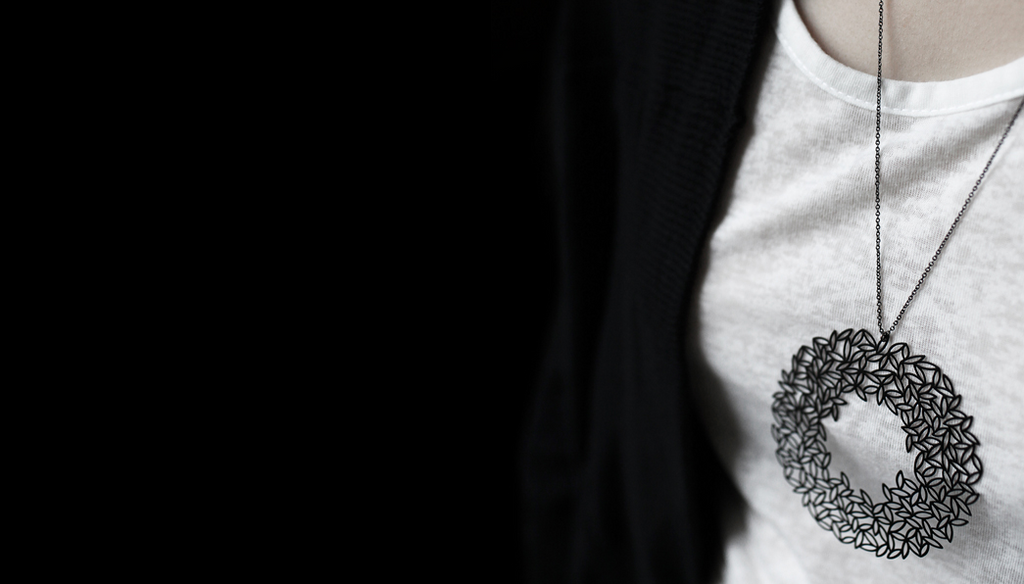 Black Leafy Pendant (L)