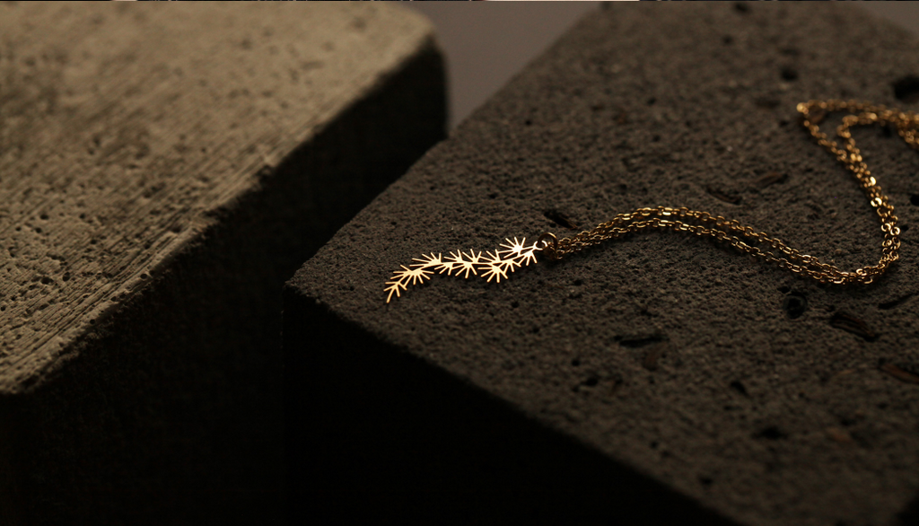 Pine Pendant Gold