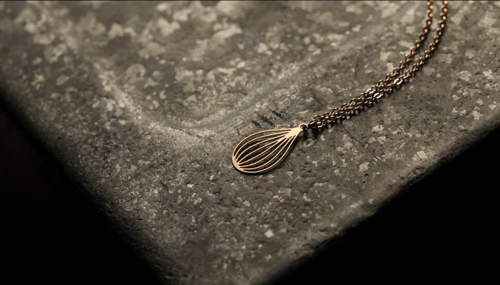 Seed Pendant Gold