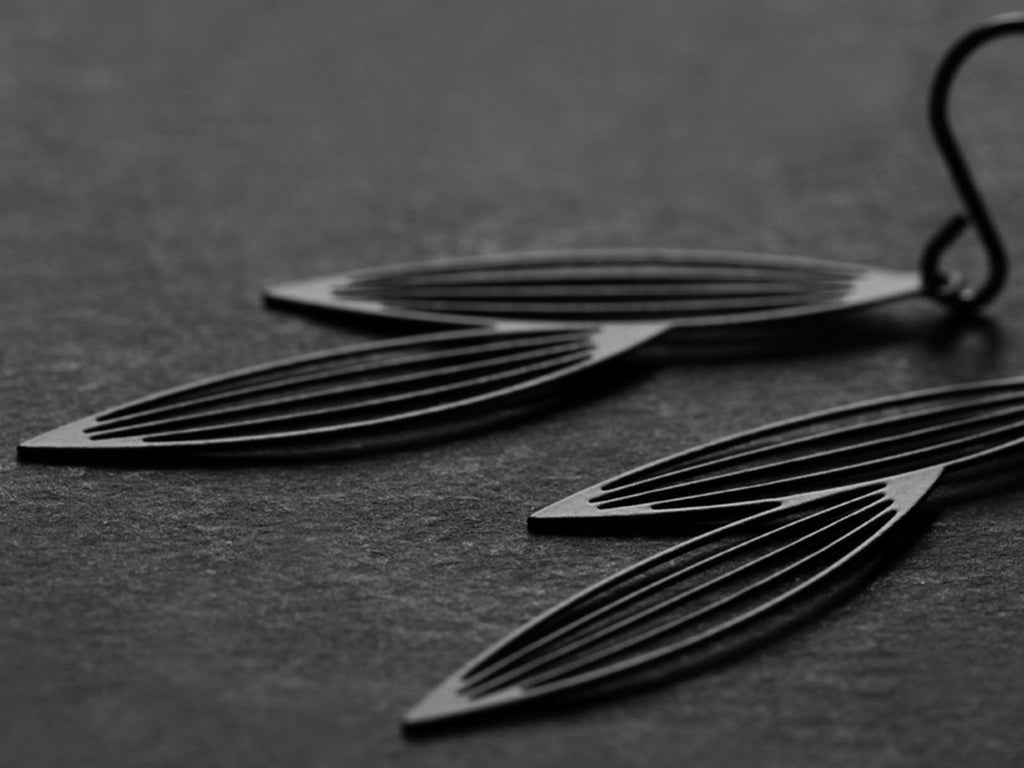 Black Two Sasagrasses Earrings