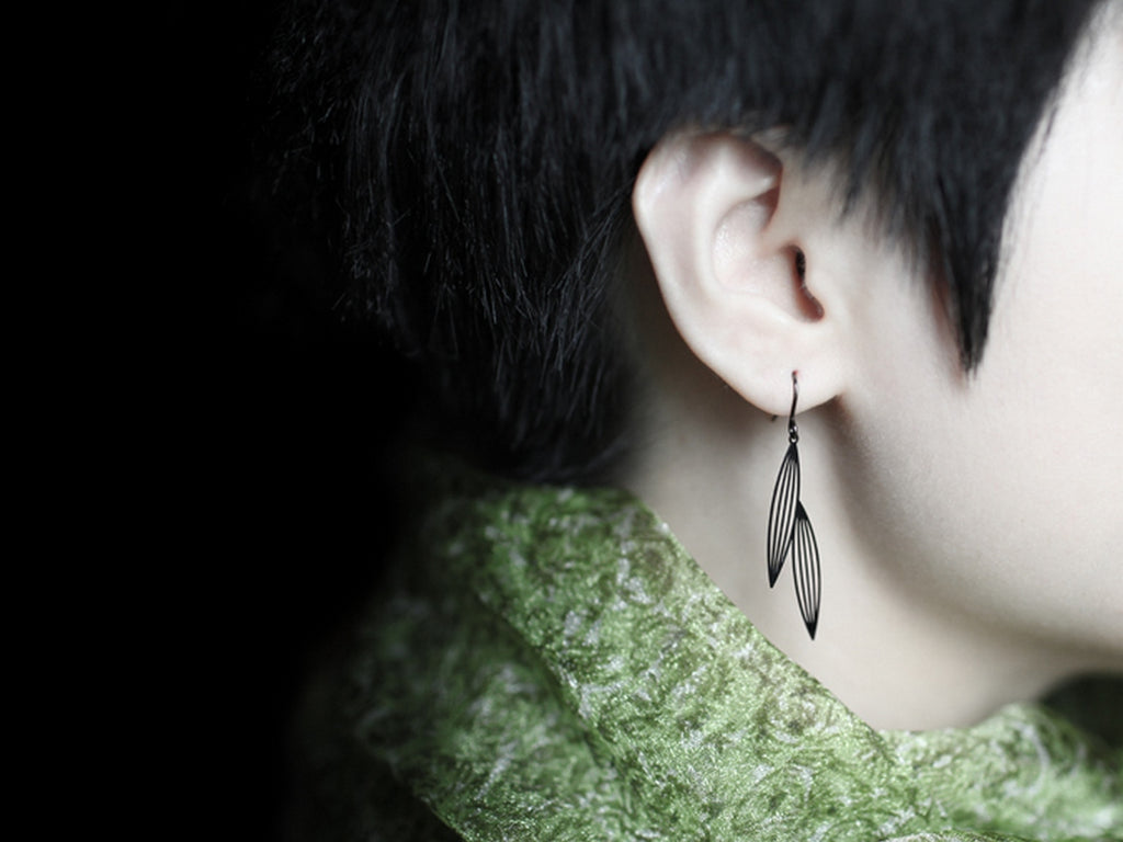 Black Two Sasagrasses Earrings